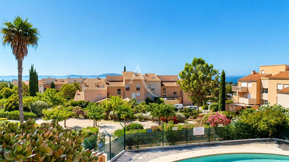 à vendre  Appartement Carqueiranne (83320)