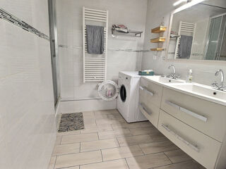  Appartement à louer 4 pièces 102 m²