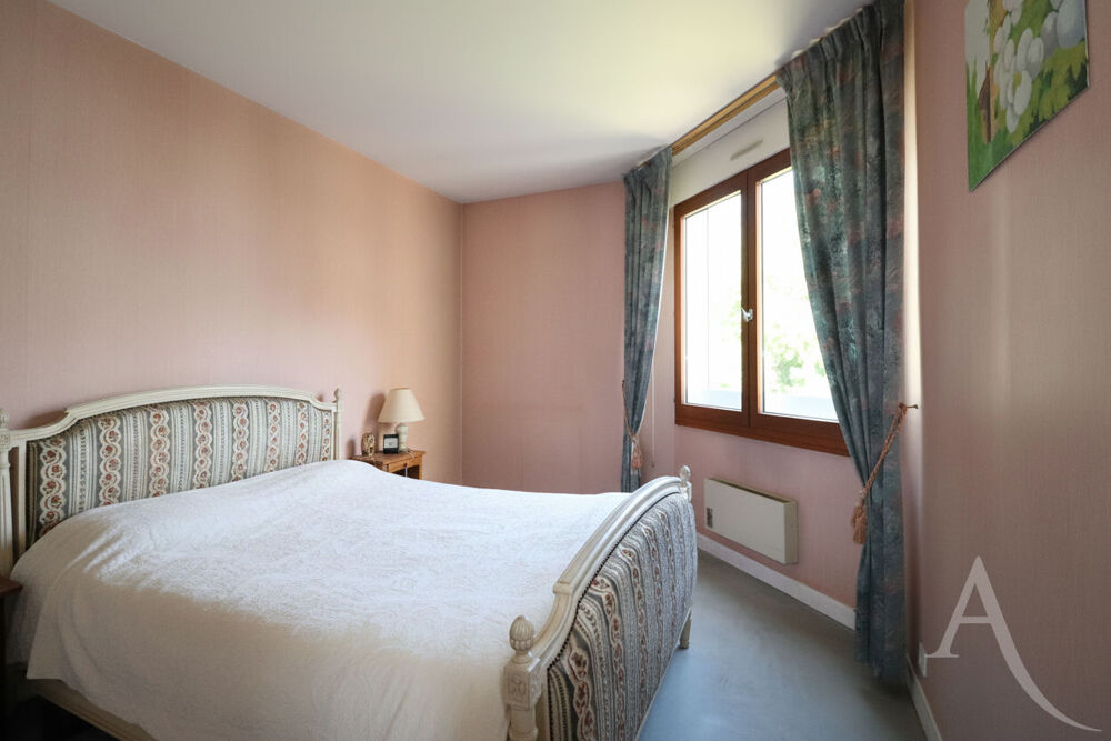 Appartement Chaville rive gauche 4 pièces 85 m2 avec balcon garage et cave ascenseur forêt