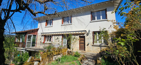   Grande maison dans le bourg sans vis à vis, avec terrain et dépendances Maison - 9 pièce(s) - 194 m²