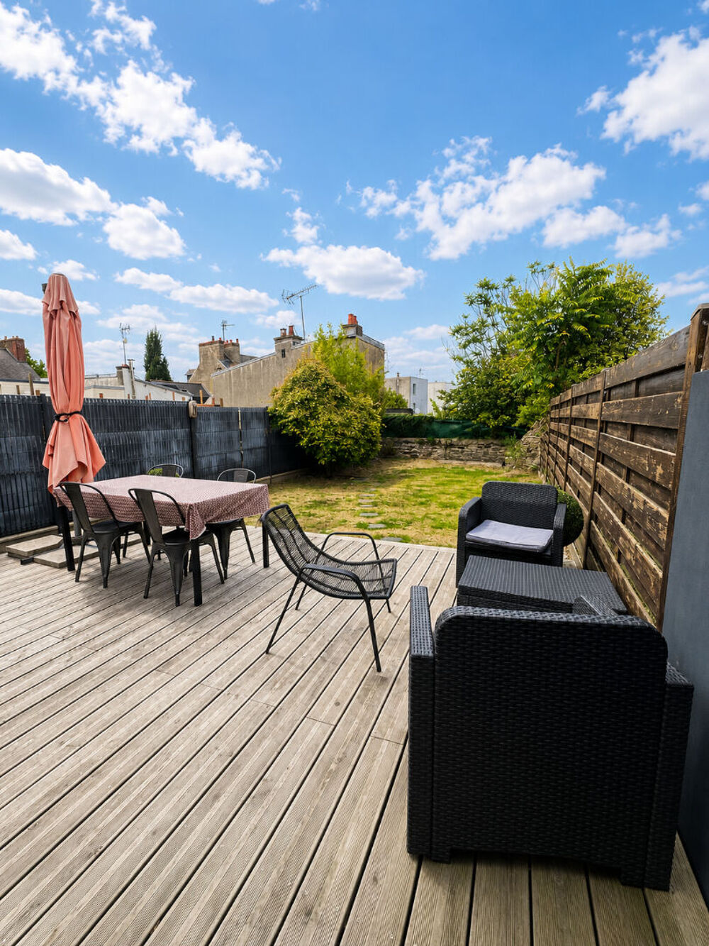 SAINT-BRIEUC - ROBIEN - UNE MAISON DE VILLE QUI A DU STYLE-UN GARAGE ET UN JARDIN !