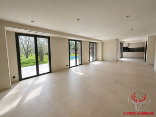  Maison à louer 4 pièces 295 m²
