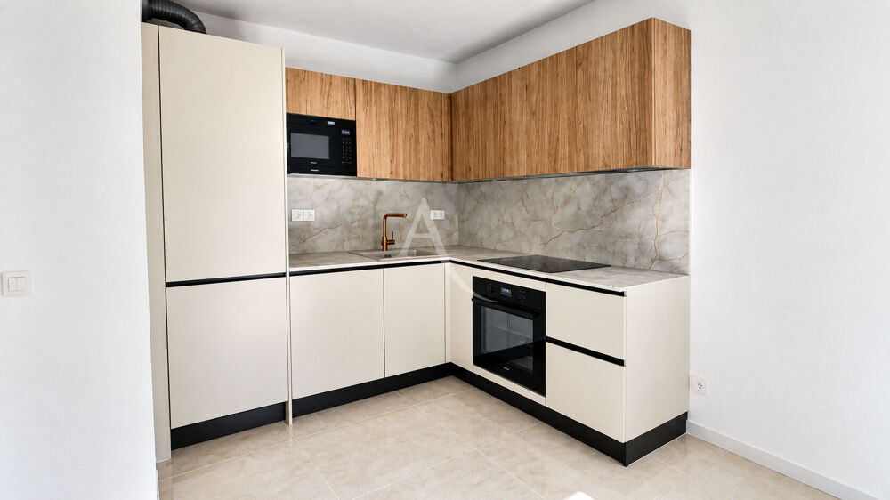 Location Appartement Beau T2 rénové avec balcon et parking en sous-sol à Élancourt Elancourt