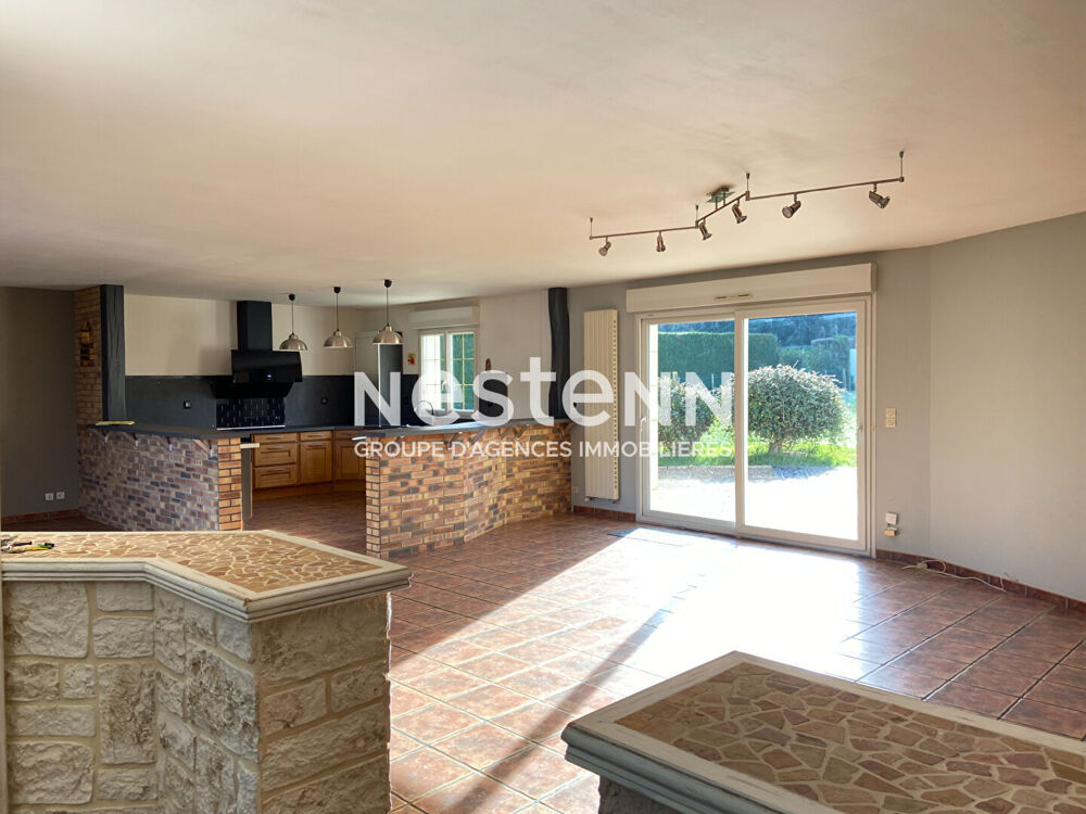 Vente Maison Belle propriété familiale de 202 m² à vendre avec 6 chambres, triple garage et beau terrain clos à Lavernat (72500) Lavernat
