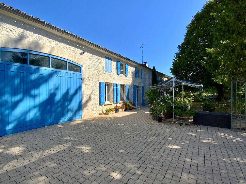 Vente Maison Maison charentaise avec gîte Jonzac
