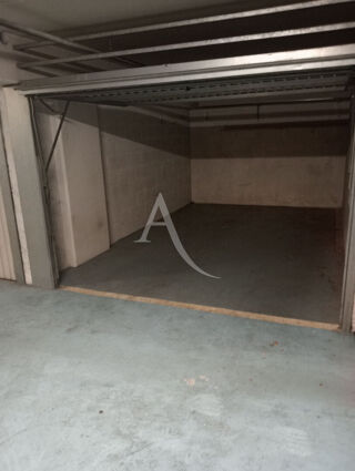  Parking / Garage à louer 1 pièce 