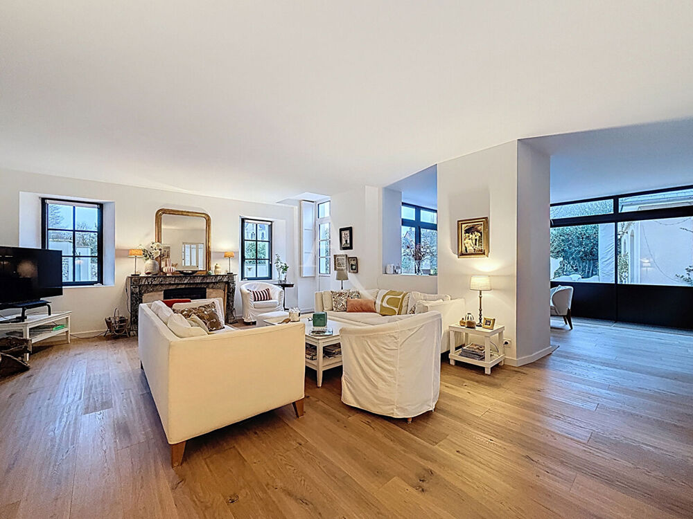 Maison 11 pièce(s) 203 m2