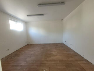  Parking / Garage à louer 155 m² Montauban