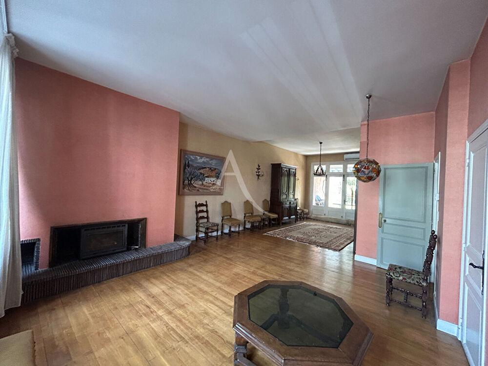 Vente Maison Maison de ville et de caractère à Carcassonne avec jardin. Carcassonne