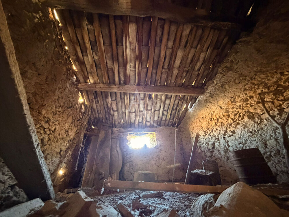 REMISE A RENOVER SUR DEUX NIVEAUX AVEC CAVE VINON SUR VERDON