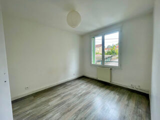  Appartement à louer 4 pièces 76 m²