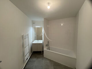  Appartement à louer 3 pièces 61 m²