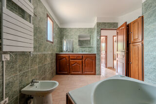Vente Maison Propriété de 523 m² à rénover, terrain plat  5900m² à 15min d'Aix en Provence Meyrargues