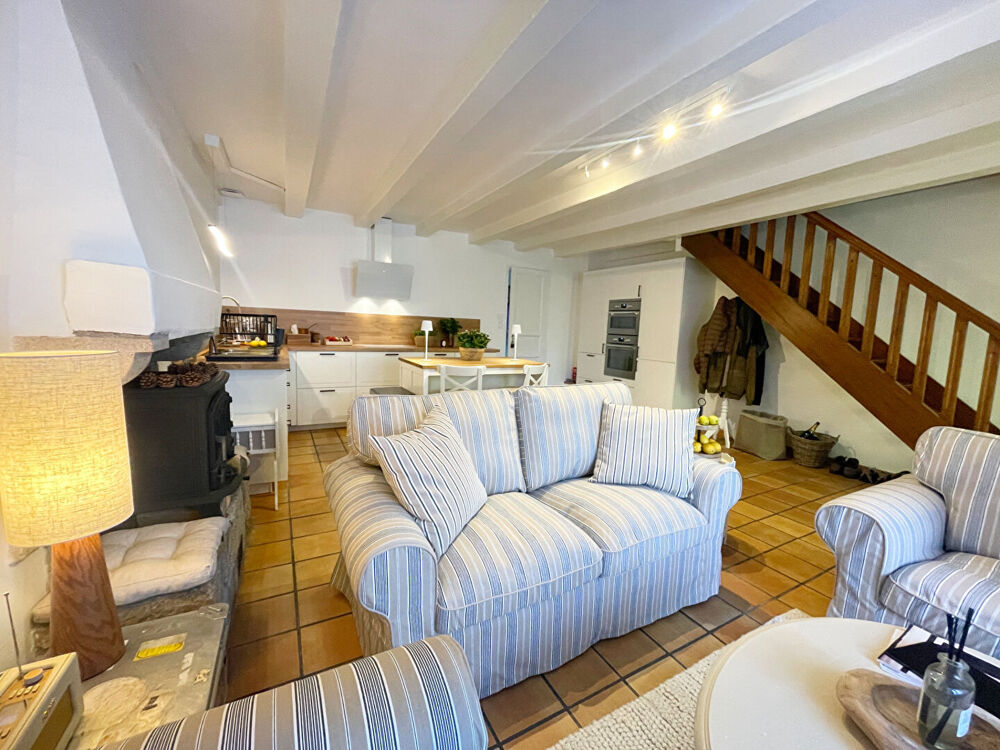 Vente Maison CÔTES-D'ARMOR: Proche Carhaix Plouguer. 2 maisons en pierre rénovées au coeur d'un bourg avec potentiel de revenus. Carhaix plouguer