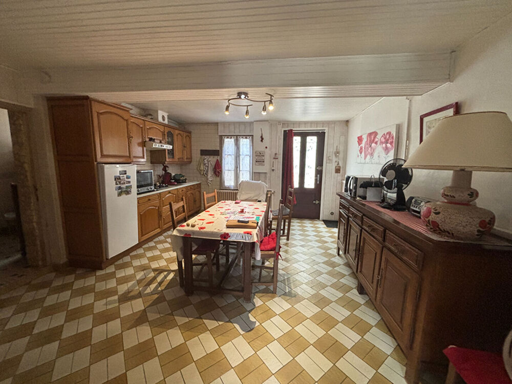 Vente Maison Maison  5 pièce(s) offrant 380 m² dont 120 m² habitables Montpon menesterol