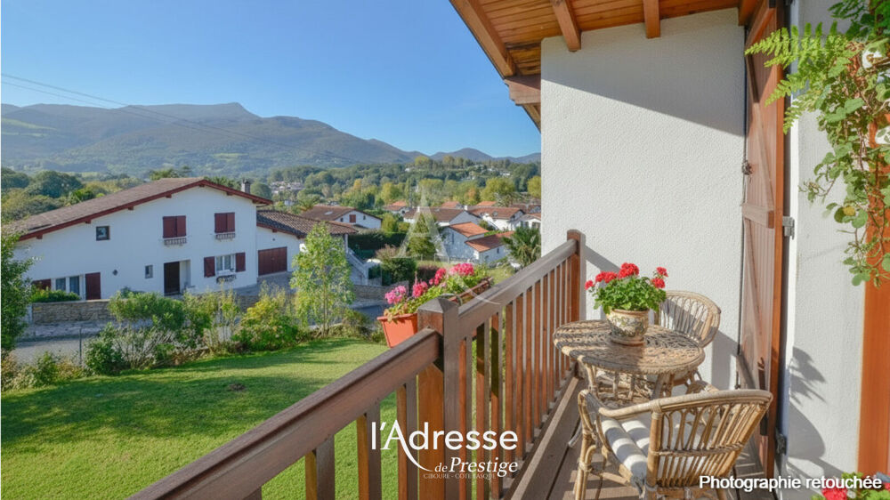 Maison néo-basque à Ascain - 4 chambres sur 3 niveaux, 2 T2 locatifs