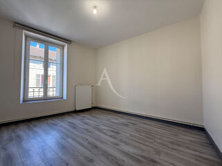  Appartement à louer 4 pièces 105 m²