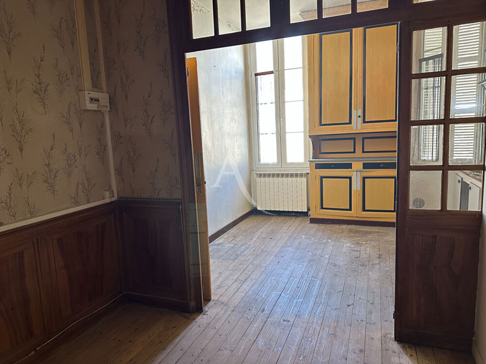 Appartement/Plateau à rénover 1er étage sur Rue