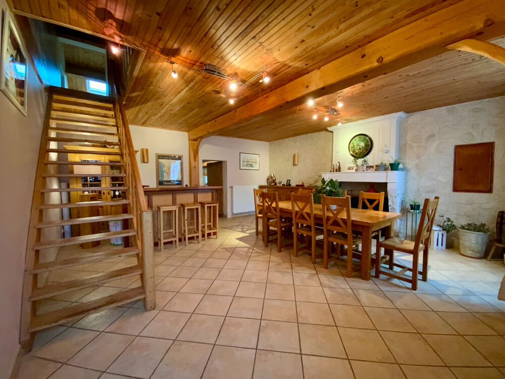 Maison 7 pièces 200 m² · à Mirambeau · 200 m² · 210 000 €