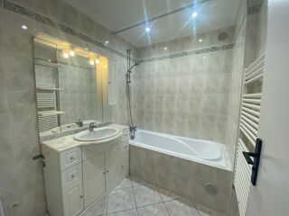  Appartement à louer 3 pièces 69 m²
