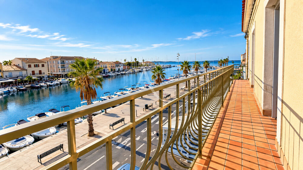 Superbe T2 meublé de 70 m² avec balcon et vue panoramique sur le port de Mèze et l'étang de Thau