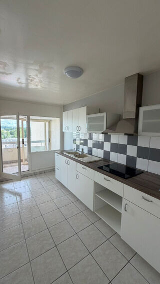  Appartement à louer 3 pièces 64 m²