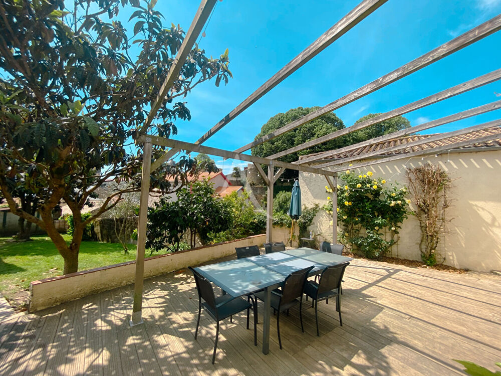 Maison à vendre en plein centre d'Apremont avec jardin et vue château