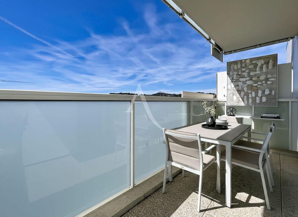 Vente Appartement 2 pièces Antibes Etage élevé avec 2 parkings sous-sol Antibes