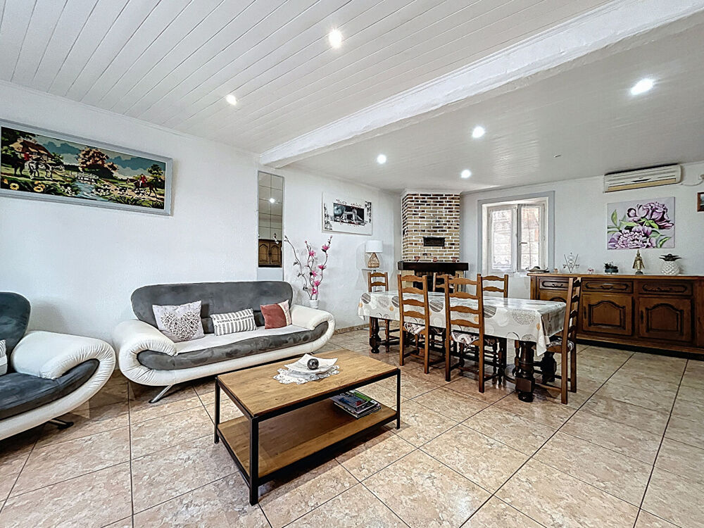 Maison de rue sur 2 étages avec 2472 m² de terrain