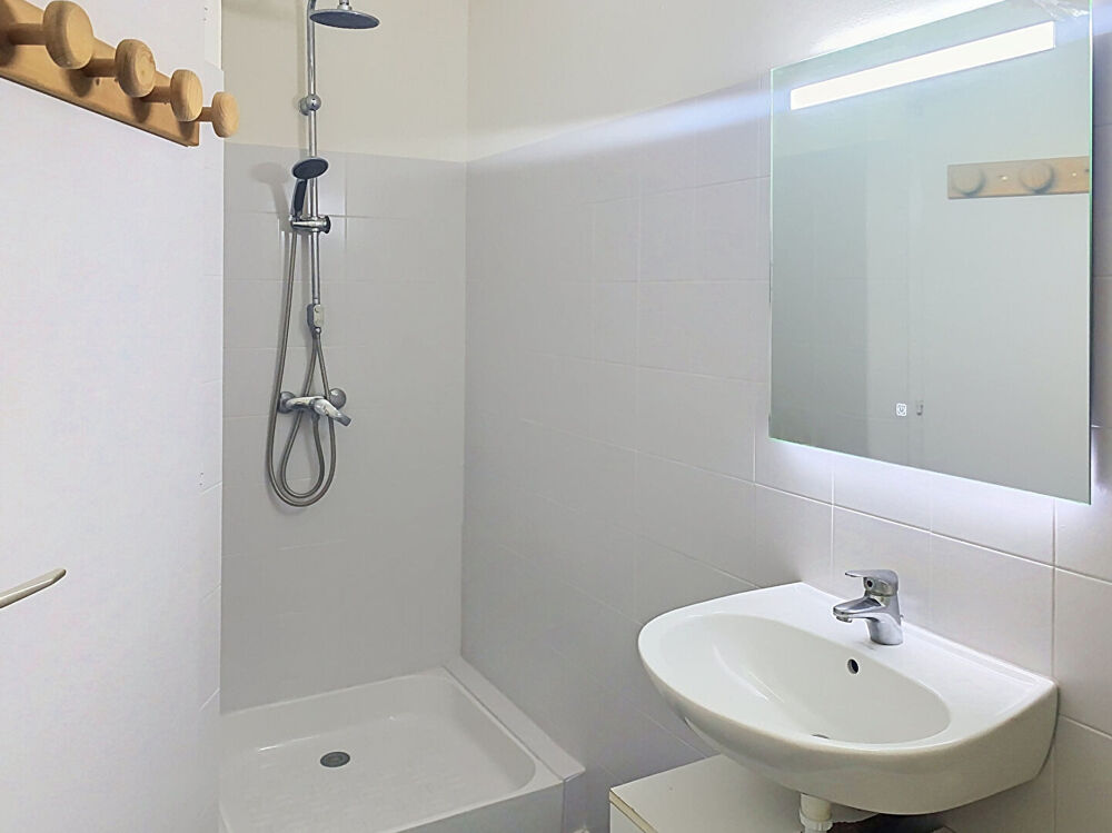 Location Appartement T2 hauts de Villeneuve-Lès-Avignon 2 pièce(s) 33 m2 avec jardinet. Villeneuve les avignon