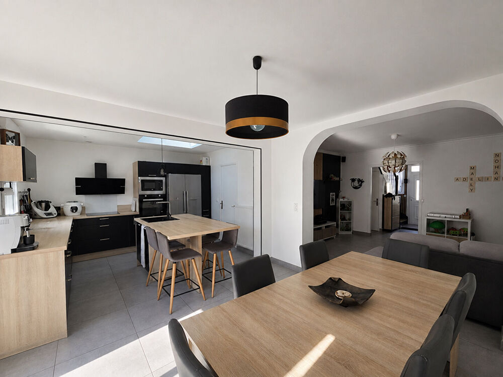Vente Maison LE MANS . Maison de ville rénovée avec goût, à seulement 3 km du centre-ville ! Le mans