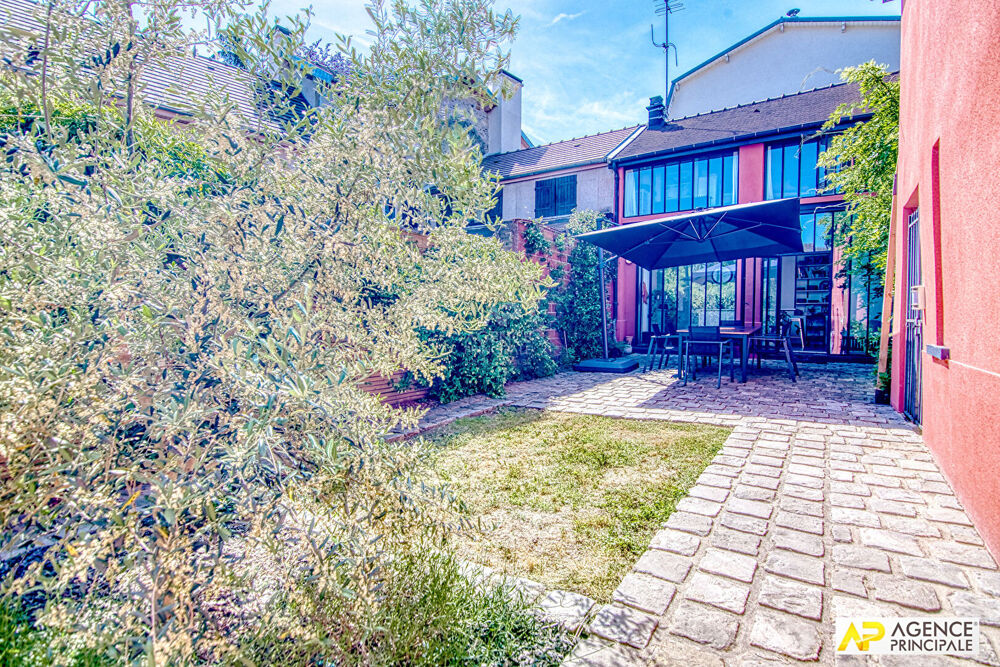 Vente Maison La Celle Saint-Cloud Les Gressets  Maison 9 pièces 219m² habitables (310m² au sol ) sur parcelle de 680 m² avec garage et piscin La celle saint cloud