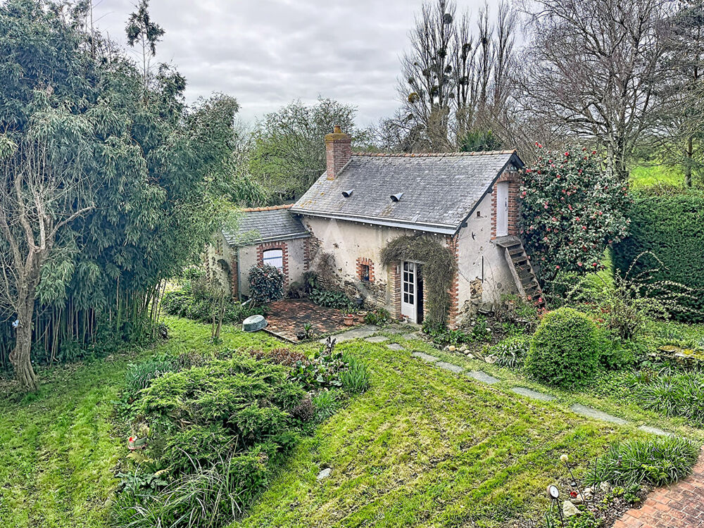 Maison de campagne de caractère ? Charme, volumes et fort potentiel à proximité de l'axe Angers?Rennes