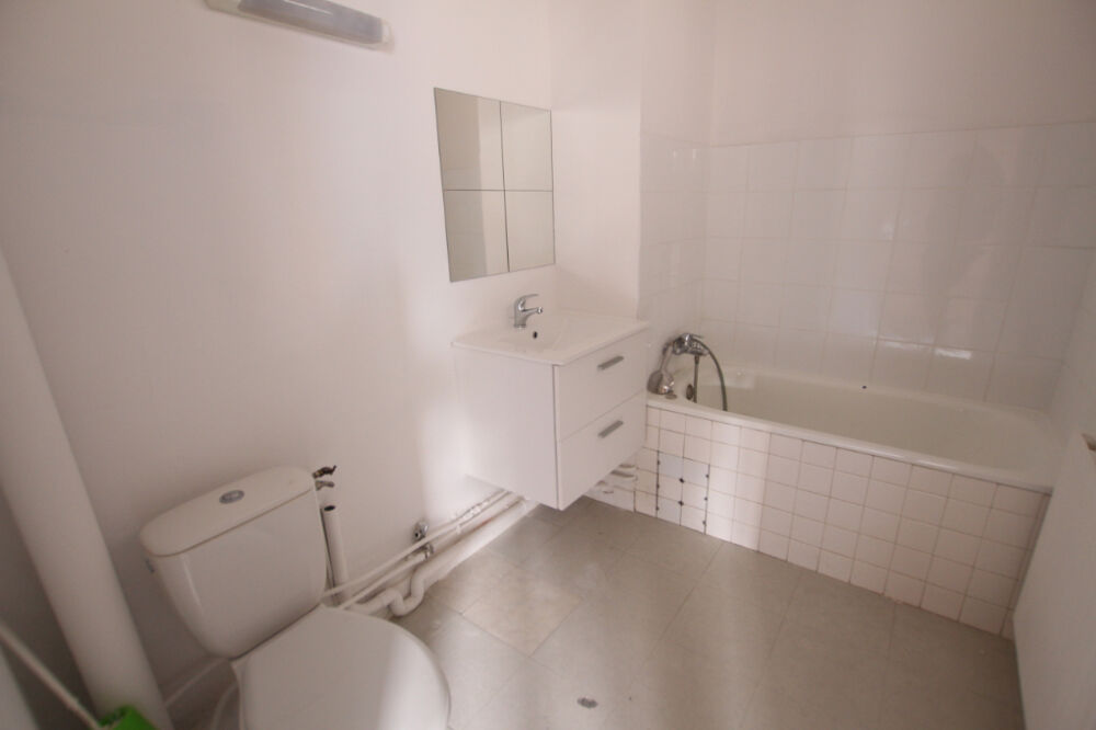 Location Appartement T1 AVEC BALCON - BRON Bron