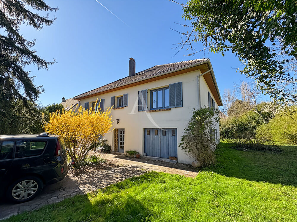 Maison familiale à Villeconin avec sous-sol total dans un secteur calme