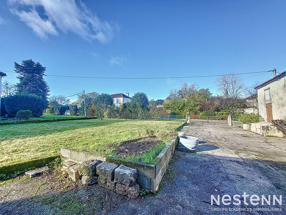 Vente Maison A Vendre Maison à rénover de 106 m² au sol avec dépendance et jardin située entre Agen et Condom Nomdieu