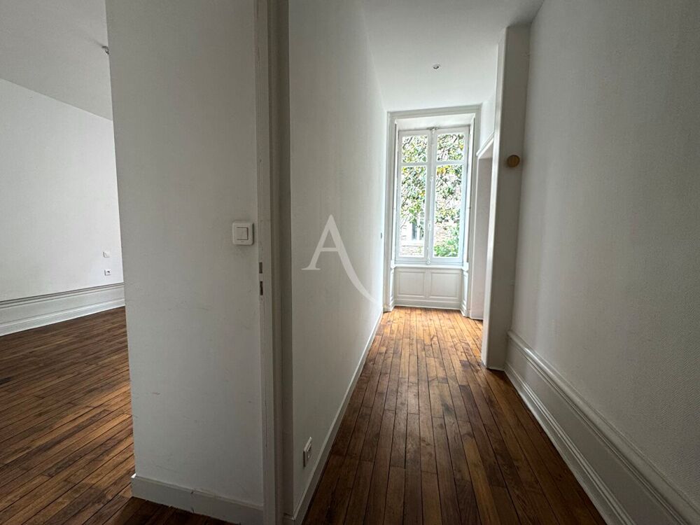 Vente Appartement Nantes centre rue Lafayette, très beau T2 de caractère de 66 m2 donnant sur cour calme Nantes