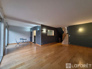  Maison à louer 7 pièces 111 m²