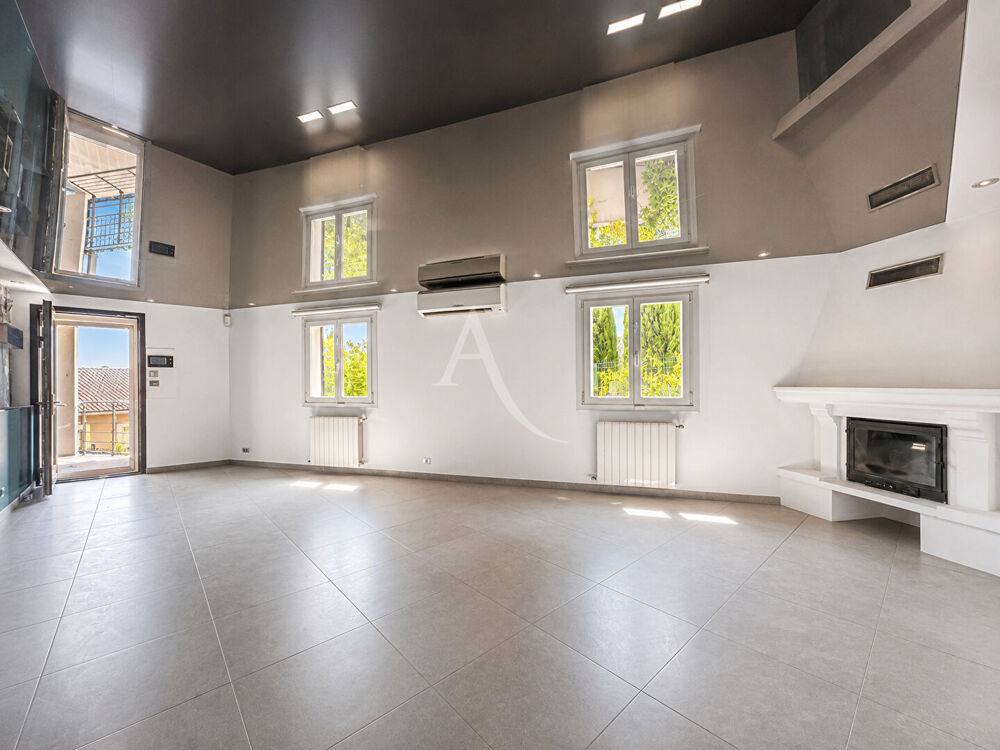 Vente Maison Maison familiale avec piscine, dépendance et stationnement ? Marseille 11e Marseille 12