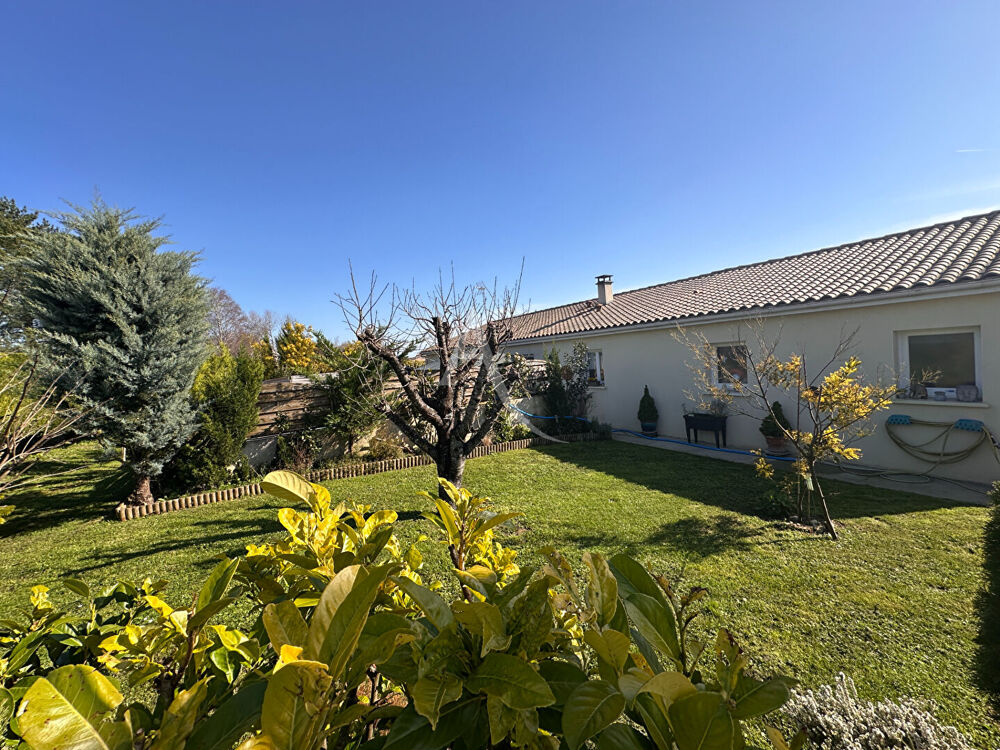 Maison familiale avec piscine sur terrain arboré - 10min SUD de SAINTES