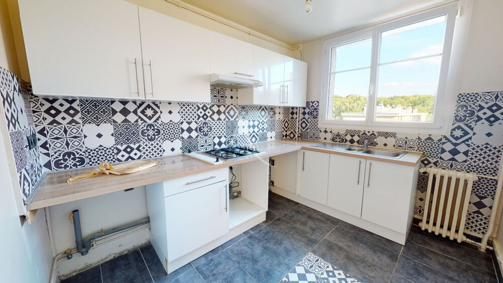 Location Appartement 419  (Appartement A louer) : Appartement BOUGIVAL 4 pièce(s)  72,15m2 - 1 452.42   CC Bougival