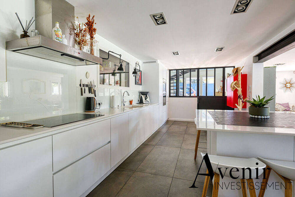 Vente Maison LIMONEST  -  Belle maison familiale rénovée avec piscine sur terrain arboré Limonest