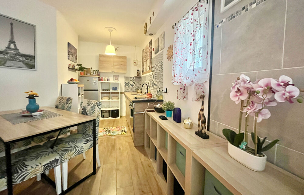 Vente Appartement T2 Centre Ville - 500 mètres de la plage - Terrasse - Garage Saint raphael