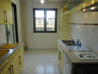  Appartement à louer 3 pièces 75 m²