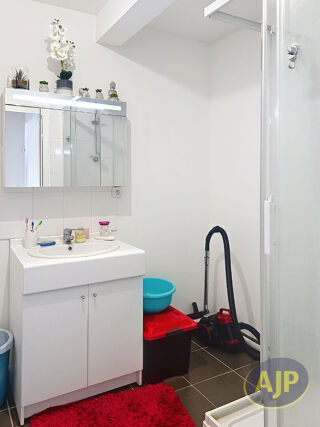  Appartement à louer 3 pièces 74 m²