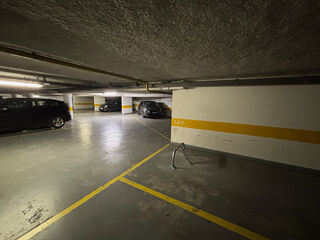  Parking / Garage à louer 