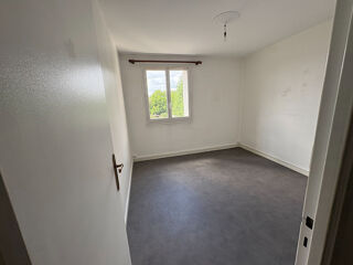  Appartement à louer 4 pièces 68 m²