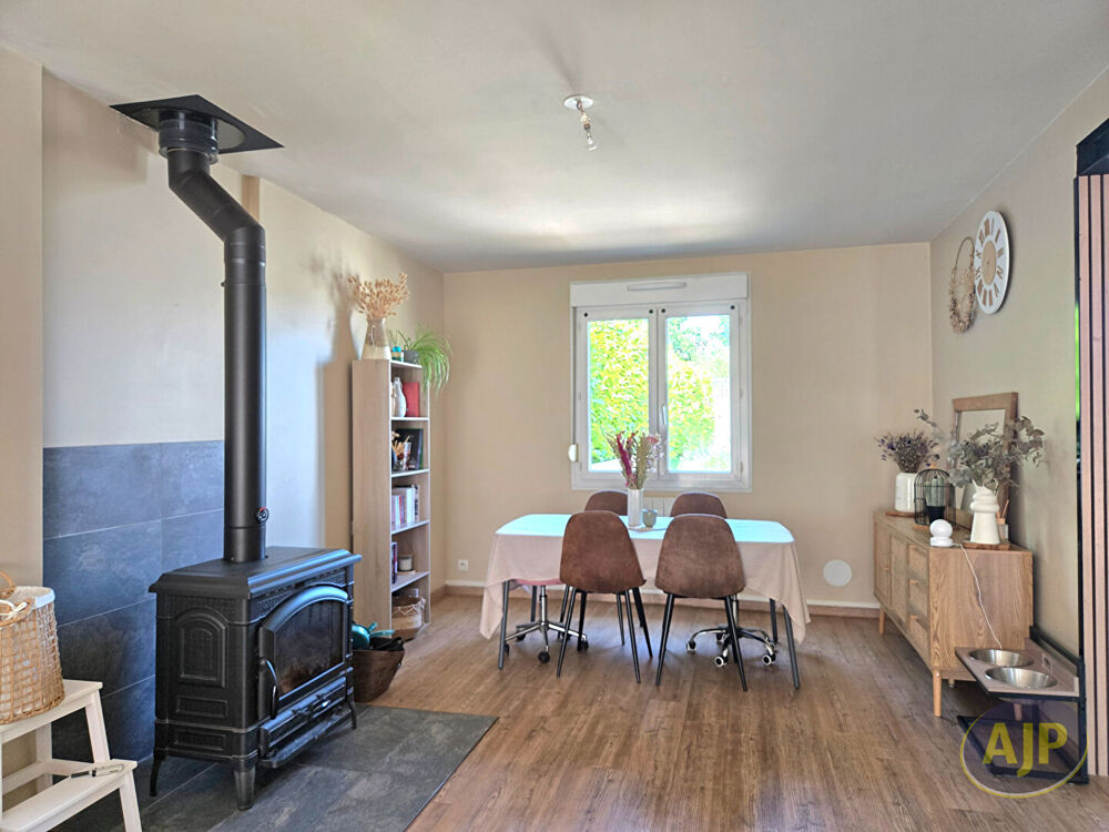 SAINT-JEAN-BREVELAY : Maison T5 dans le bourg, entièrement rénovée - 20 min de Vannes ? DPE C ? Uniquement chez AJP !