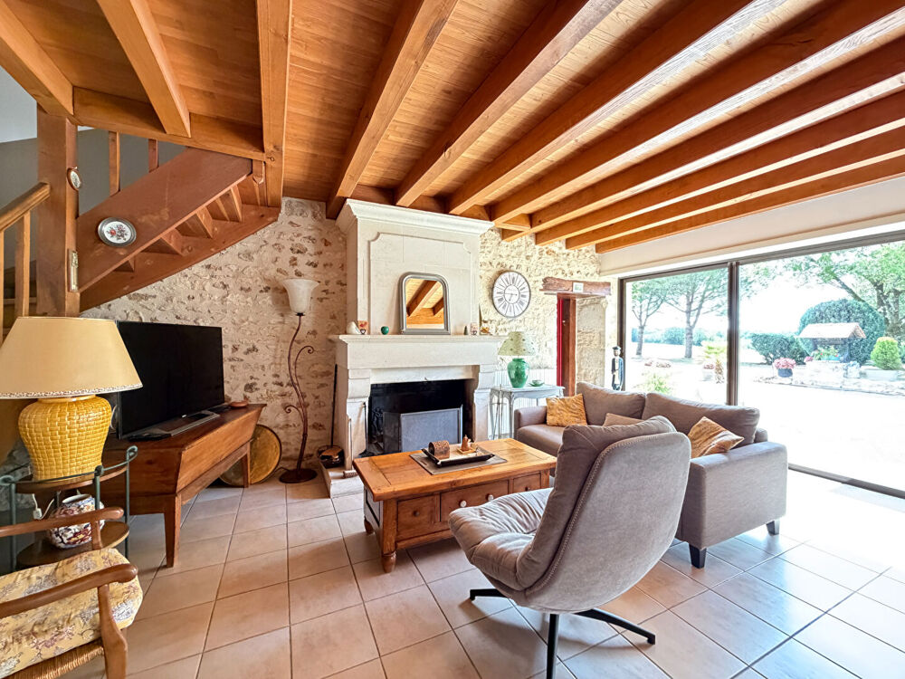 Vente Maison Magnifique propriété de caractère avec seconde maison, grange en pierre et vastes jardins à proximité de Nanteuil-en-Vallée Nanteuil en vallee