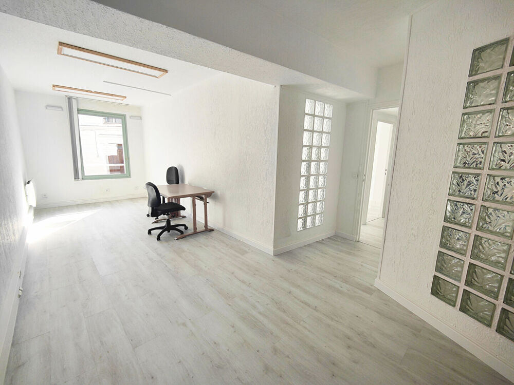   Local professionnel, activité de bureau 64.50m² Melun